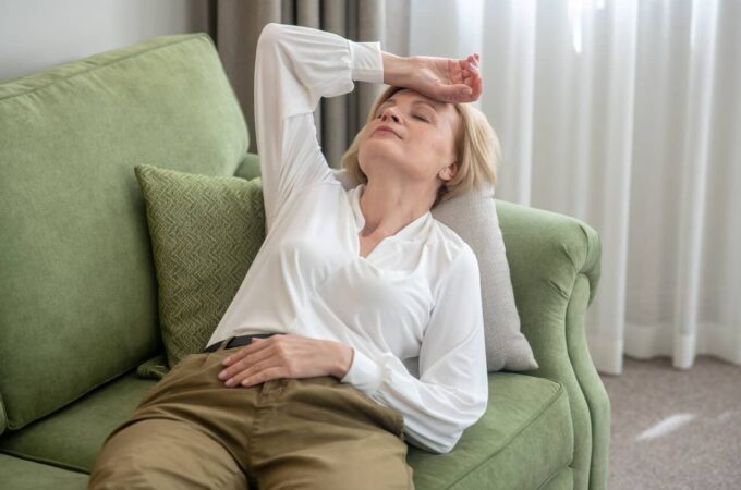 Menoxin na menopauzu: Skutečně vám uleví?